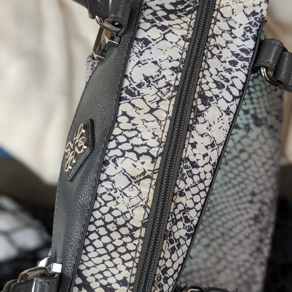 ☀️Simply Vera Wang shoulder bag green white snake fabric print - Picture 8 of 17